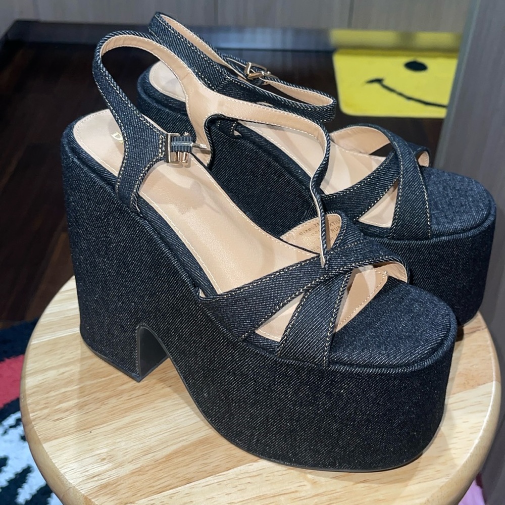 Brand new lady go diva platform sandals 7
